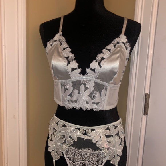 Victoria's Secret Light Blue Lace Lingerie Set - Picture 11 of 13